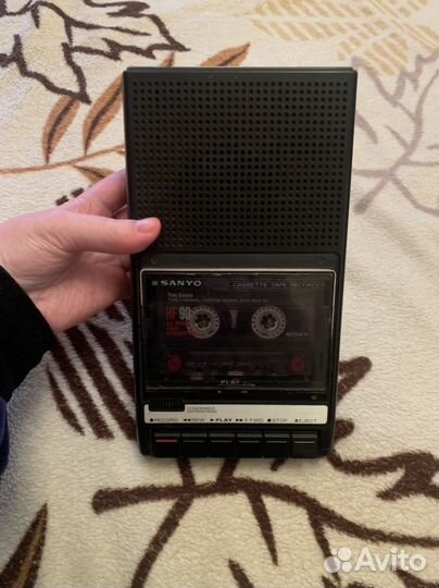 Кассетный ретро магнитофон Sanyo Slim