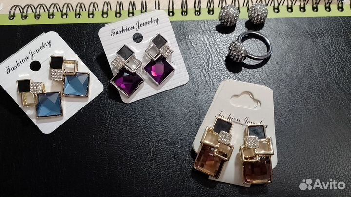 Бижутерия серьги и колье. Заколка пакетом