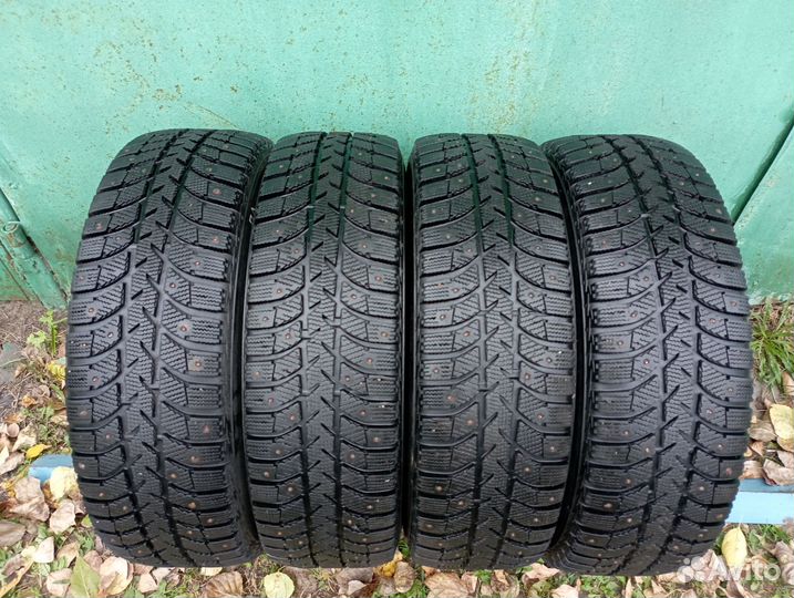 Bridgestone Ice Cruiser 5000 205/70 R15 82T