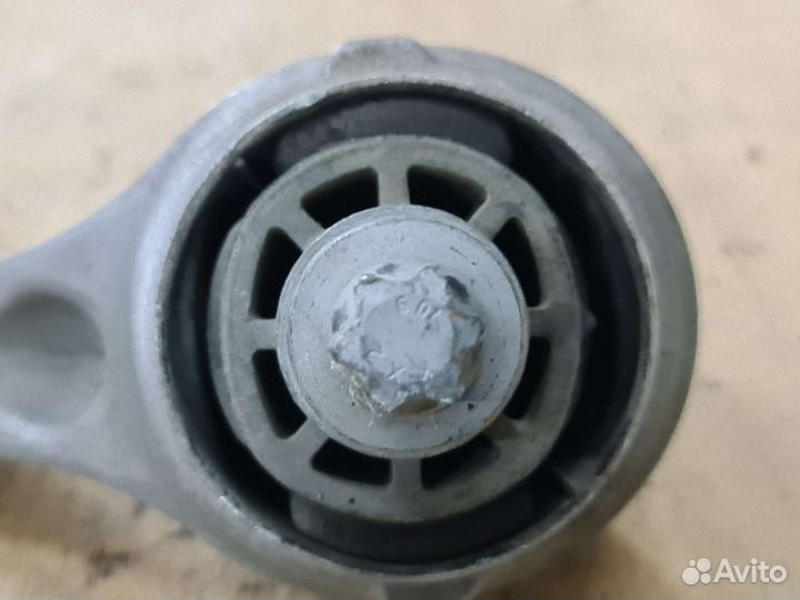 Передний продольный рычаг Mercedes W205 правый