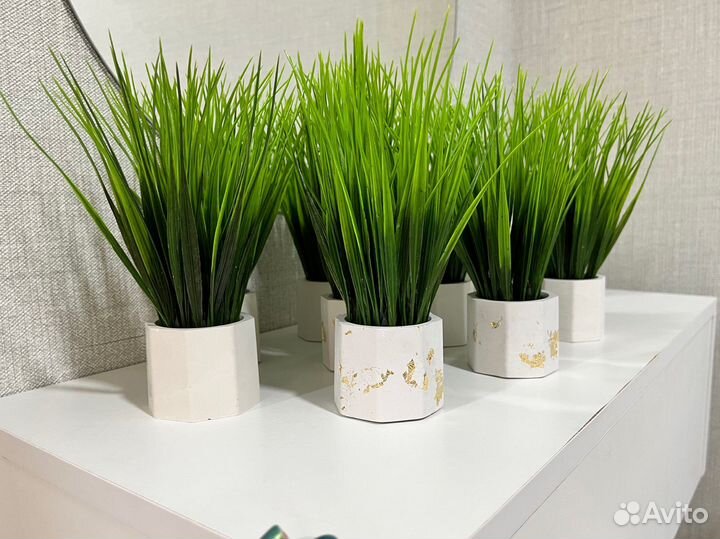 Искуственная зелень/осока в кашпо