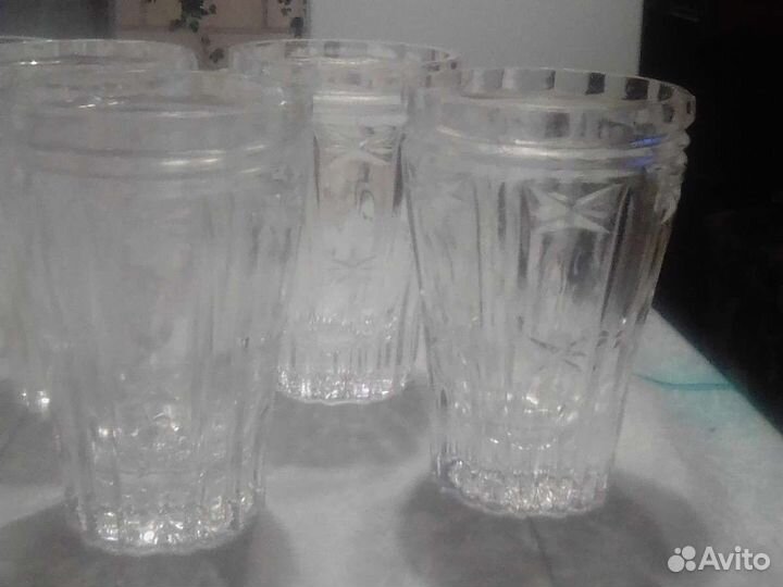 Стаканы большие и маленькие, хрустальные. Торг