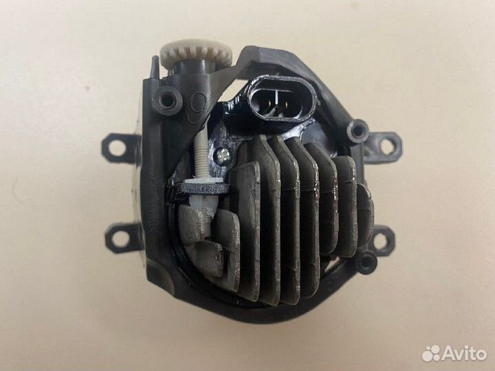 Туманка toyota voxy 07- (LED)