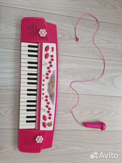 Игрушечное пианино с микрофоном