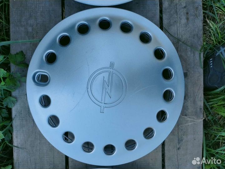 Комплект оригинальных колпаков Opel 1987 года