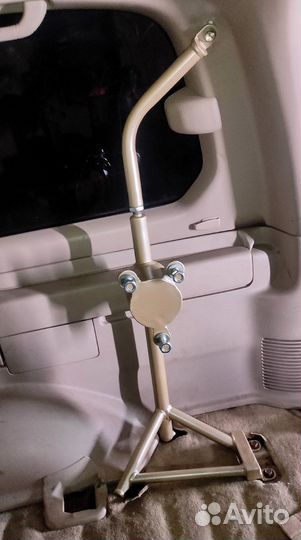 Крепление запасного колеса Toyota LC 100 Lexus