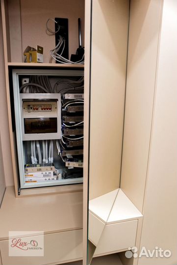 Шкафы на заказ со стеклянными фасадами