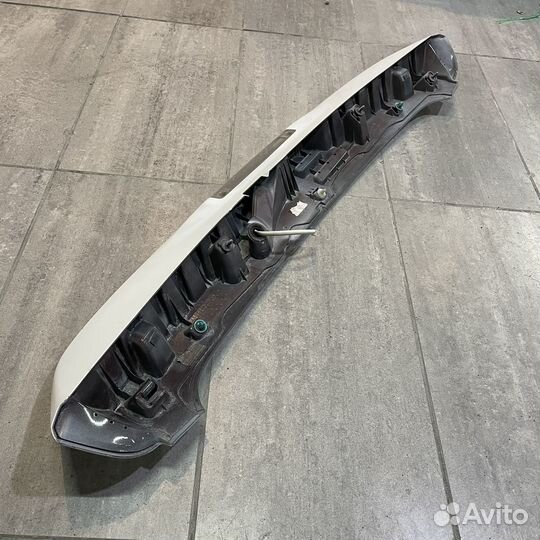 Спойлер Toyota Prius Alpha 7687147050 ZVW40