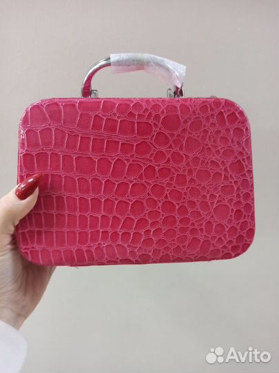 Набор косметики в чемоданчике