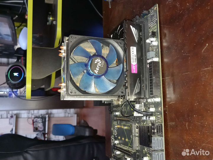 Материнская плата с процессором и памятью