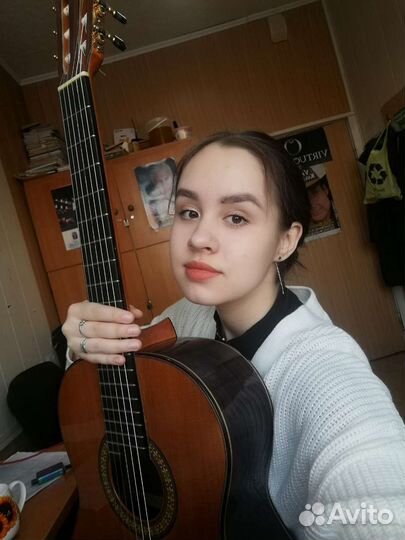 Репетитор по игре на гитаре