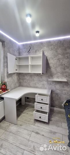 Стол в детскую