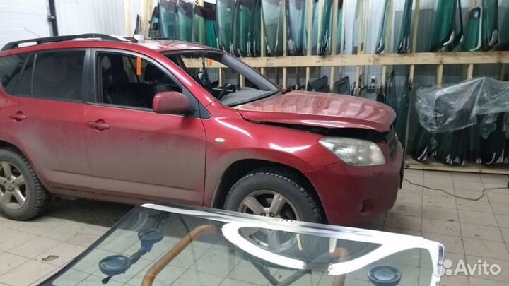 Лобовое стекло Toyota Rav4