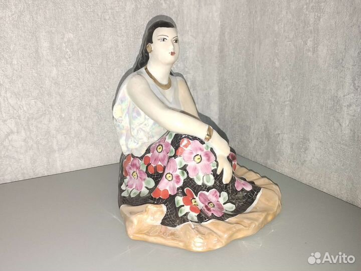 Фарфоровая фигурка Цыганка