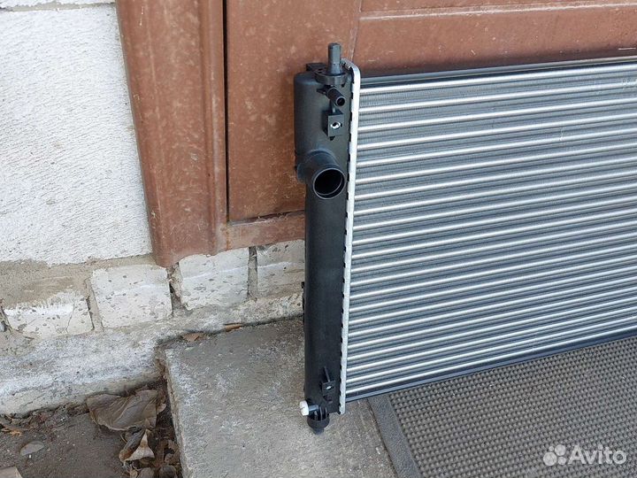 Шевроле Авео Т255 радиатор охлаждения 96992881