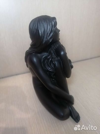 Статуэтка Девушка