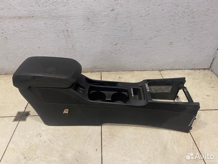 Подлокотник Mitsubishi Lancer 10