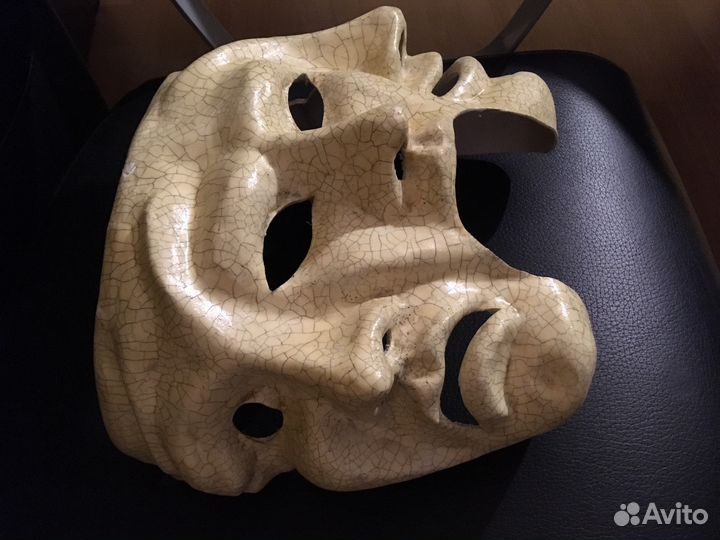 Венецианская маска из папье-маше