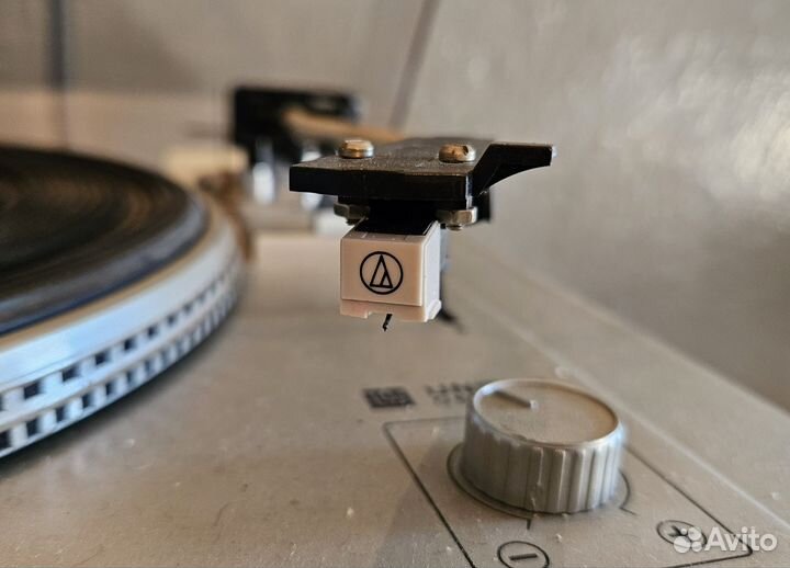 Виниловый проигрыватель