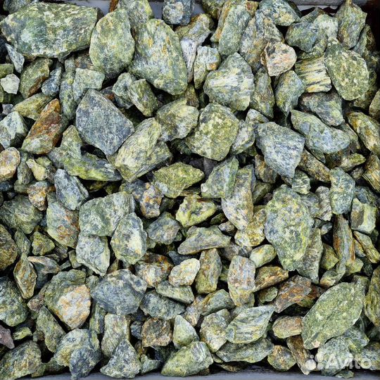 Каменная декоративная цветная крошка