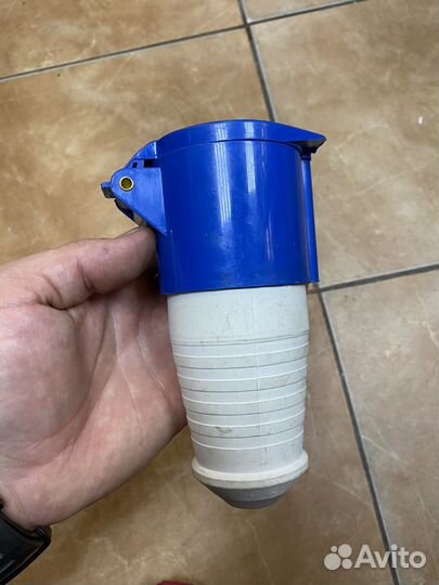 Розетка прямая 89032 220V (новая)