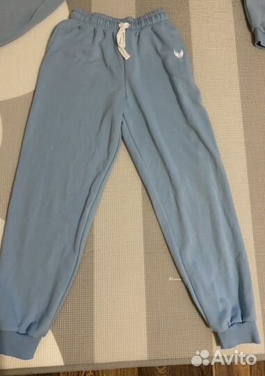 Женский спортивный костюм