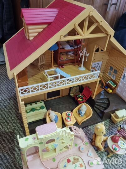 Большой кукольный домик