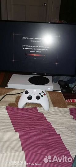 Xbox series s с двумя джойстиками и акумы