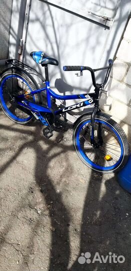 Детский велосипед, с страховочными колесами