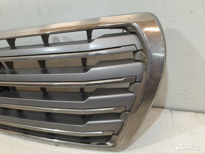 Решетка радиатора Toyota Land Cruiser 200