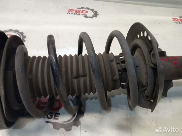 Стойка подвески передняя левая Mercedes-Benz