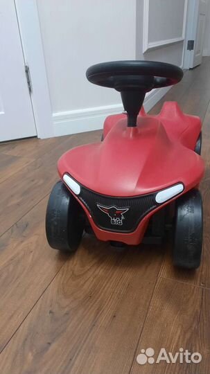 Машинка-каталка bobby car