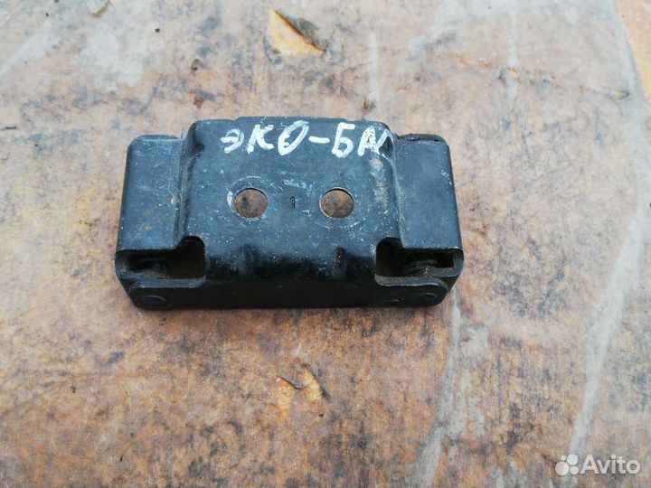 Отбойник двери багажника Форд Экоспорт