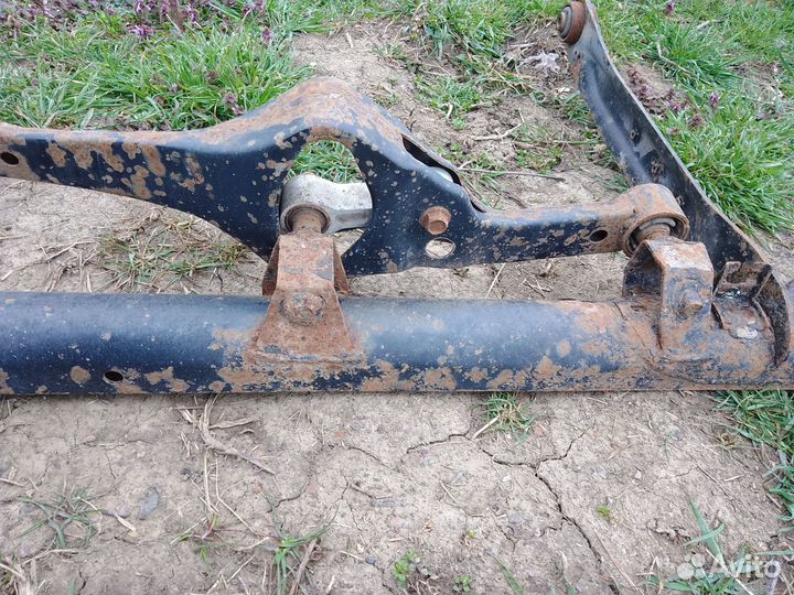 Задняя балка Nissan