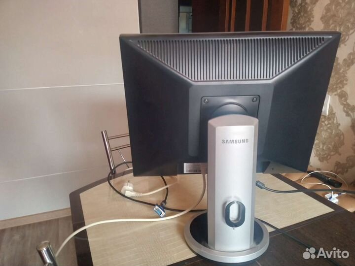 Монитор Samsung