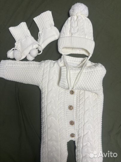 Комплект на выписку вязанный