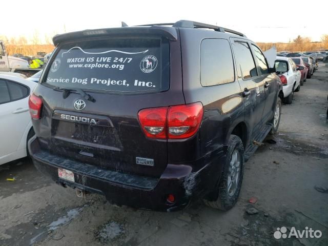 В разборе Toyota Sequoia 2014 год