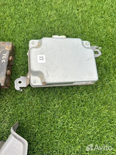 Блоки электронные Toyota land cruiser 200