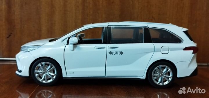 Коллекционная машинка металлическая