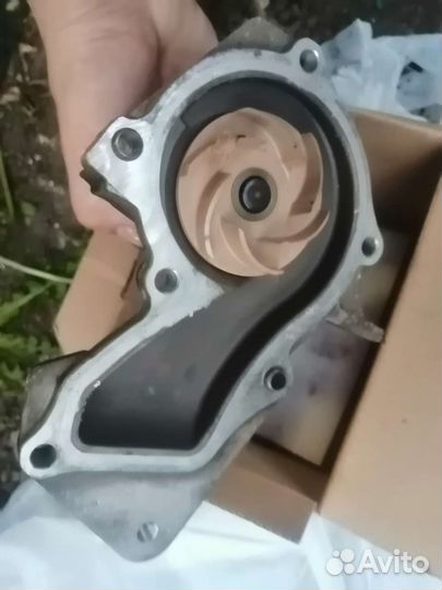 Помпа (водяной насос)оригинал ford 1778516