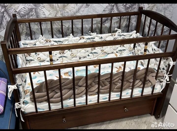 Продам детскую кроватку с маятником и ящиком