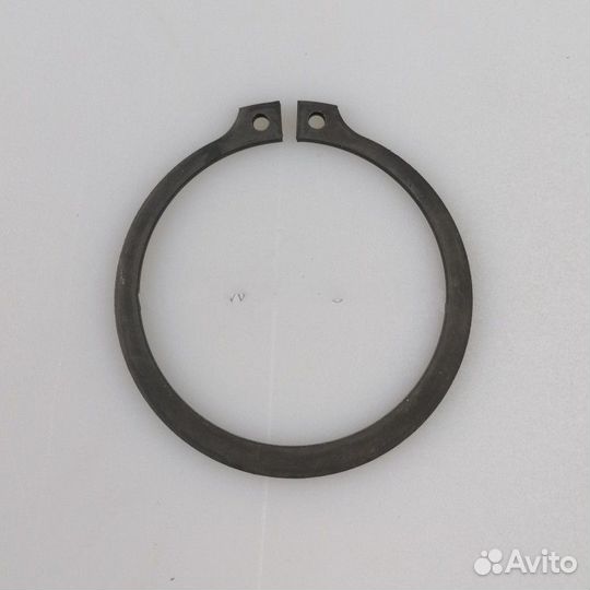 Стопор пальца крепления штока гидроцилиндра поворо