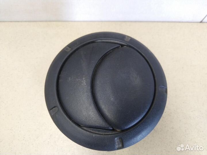 Дефлектор воздушный Logan 2005-2014