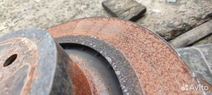 Тормозной диск на Инфинити EX25 /EX35