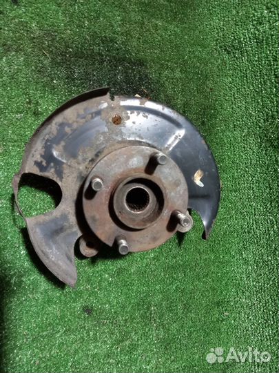 Поворотные кулаки Nissan Almera N15