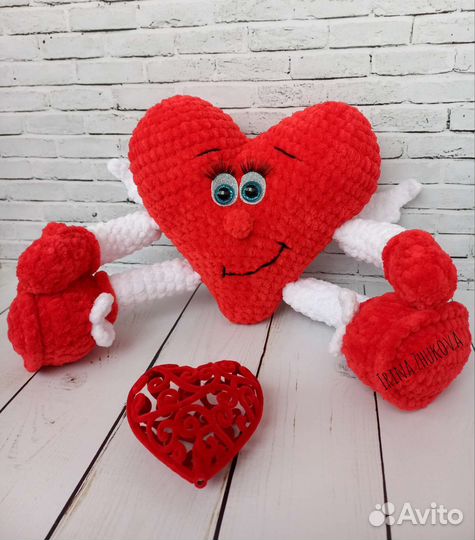Сердечко с ручками и ножками. Вязаная игрушка