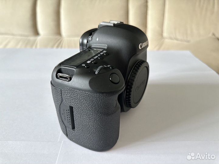 Зеркальный фотоаппарат Canon 5d Mark III