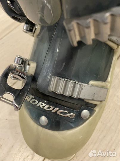 Горнолыжные ботинки и горные лыжи