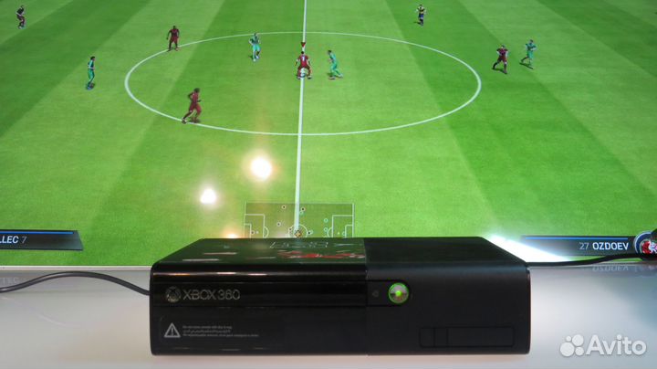 Игровая приставка Xbox 360 + kinekt + 2 геймпада