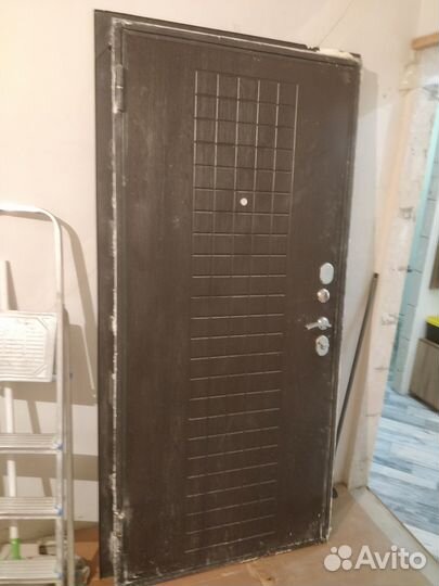 Входная металлическая дверь